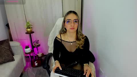 Snapshot of veromars_ chatting on November 26, 1:12 pm Catalina online show from November 26, 1:12 pm