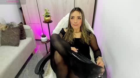 Snapshot of veromars_ chatting on December 5, 10:35 am Catalina online show from December 5, 10:35 am