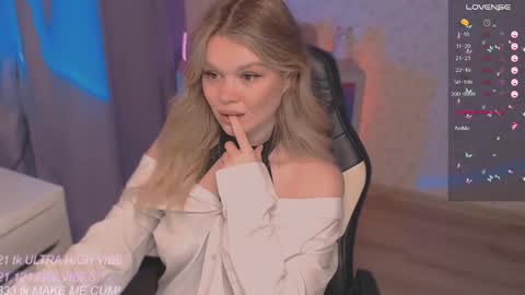 Snapshot of veronaaura chatting on September 26, 7:51 pm Tiffany online show from September 26, 7:51 pm