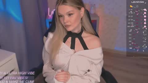 Snapshot of veronaaura chatting on September 29, 7:40 pm Tiffany online show from September 29, 7:40 pm