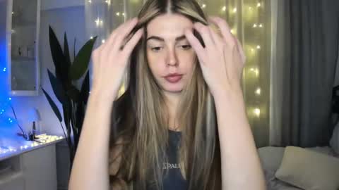 Lolitalolz online show from December 28, 5:25 pm