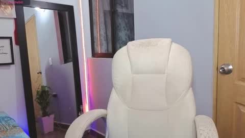 Snapshot of veronica_118 chatting on December 2, 8:30 am veronica_118 online show from December 2, 8:30 am