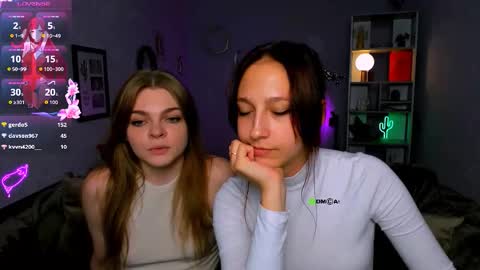 Snapshot of veronica_bubble chatting on September 22, 7:27 pm Ronni online show from September 22, 7:27 pm