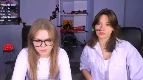 Snapshot of veronica_bubble chatting on October 25, 7:19 pm Ronni online show from October 25, 7:19 pm