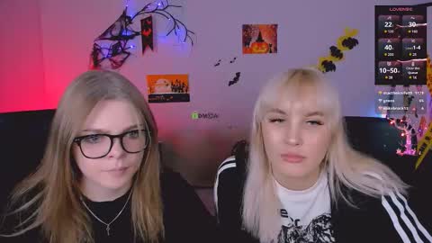 Snapshot of veronica_bubble chatting on October 30, 8:31 pm Ronni online show from October 30, 8:31 pm