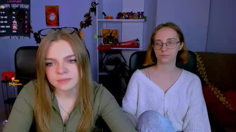 Snapshot of veronica_bubble chatting on November 3, 8:10 pm Ronni online show from November 3, 8:10 pm