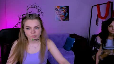 Snapshot of veronica_bubble chatting on November 16, 8:36 pm Ronni online show from November 16, 8:36 pm