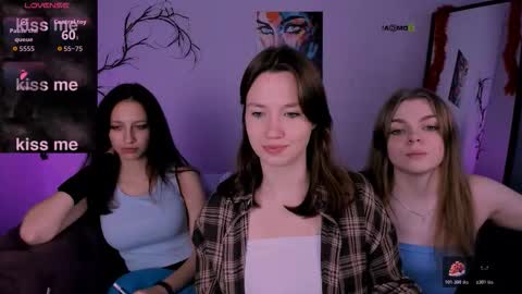 Snapshot of veronica_bubble chatting on November 22, 8:19 pm Ronni online show from November 22, 8:19 pm