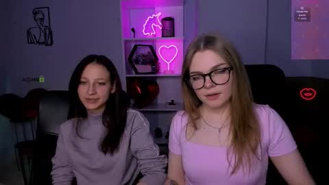 Snapshot of veronica_bubble chatting on November 25, 8:31 pm Ronni online show from November 25, 8:31 pm