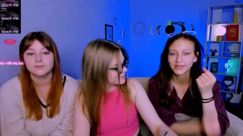 Snapshot of veronica_bubble chatting on December 1, 8:36 pm Ronni online show from December 1, 8:36 pm