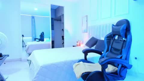 VERONICA online show from April 21, 1:50 pm