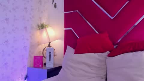 Veronica Olson online show from September 21, 10:00 pm