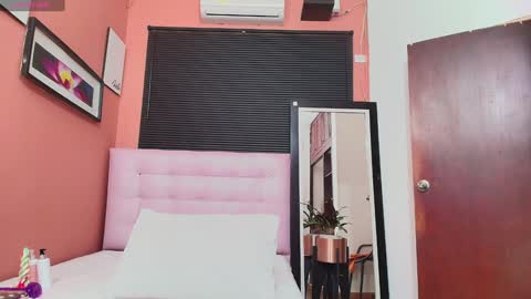 Snapshot of veronica_roose chatting on January 13, 12:24 pm Veronica online show from January 13, 12:24 pm