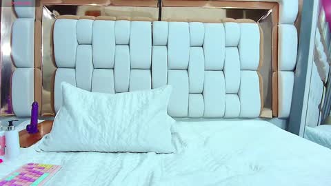 Snapshot of veronica_roose chatting on February 2, 3:28 pm Veronica online show from February 2, 3:28 pm