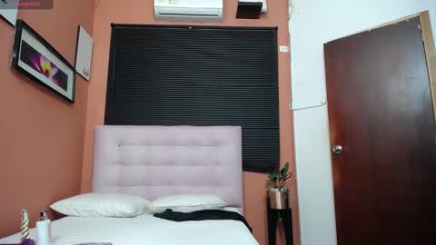 Snapshot of veronica_roose chatting on March 5, 12:33 pm Veronica online show from March 5, 12:33 pm