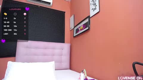 Snapshot of veronica_roose chatting on March 11, 3:56 pm Veronica online show from March 11, 3:56 pm