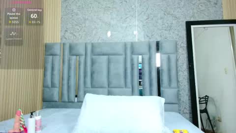 Snapshot of veronica_roose chatting on October 24, 12:56 pm Veronica online show from October 24, 12:56 pm