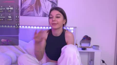 Snapshot of veronicaleal_ chatting on October 6, 8:56 am Vivi online show from October 6, 8:56 am