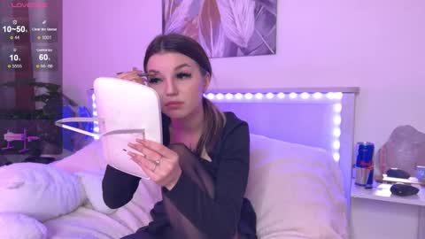 Snapshot of veronicaleal_ chatting on October 13, 9:53 am Vivi online show from October 13, 9:53 am