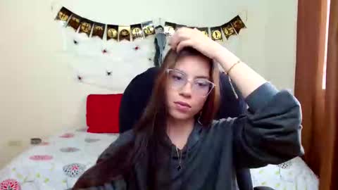 Veronica Miller online show from October 8, 8:50 pm