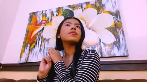 Veronica Robles online show from November 17, 7:30 pm