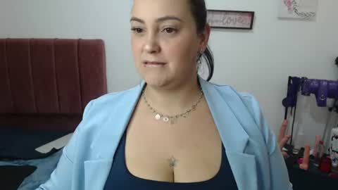 Snapshot of veroniicabbw_ chatting on August 3, 10:54 am veroniicabbw_ online show from August 3, 10:54 am