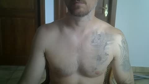Snapshot of veryhotpervert chatting on May 8, 11:37 am veryhotpervert online show from May 8, 11:37 am