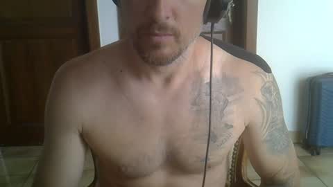 Snapshot of veryhotpervert chatting on June 19, 10:30 am veryhotpervert online show from June 19, 10:30 am