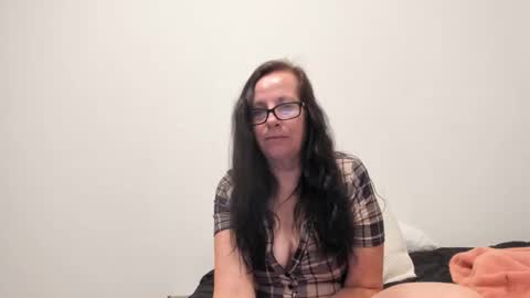 Snapshot of verysassypeachgoddess chatting on April 21, 4:30 am verysassypeachgoddess online show from April 21, 4:30 am