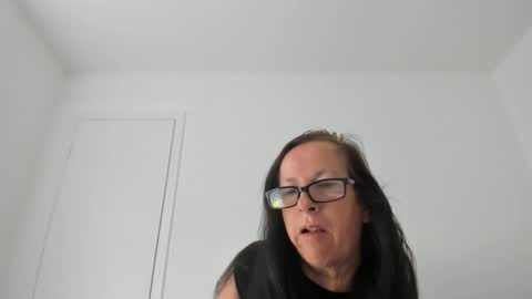 Snapshot of verysassypeachgoddess chatting on May 3, 1:17 pm verysassypeachgoddess online show from May 3, 1:17 pm