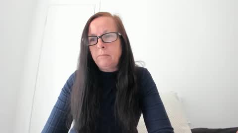 Snapshot of verysassypeachgoddess chatting on May 6, 1:49 pm verysassypeachgoddess online show from May 6, 1:49 pm