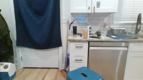 Snapshot of verysmallpeni chatting on February 6, 1:05 am verysmallpeni online show from February 6, 1:05 am