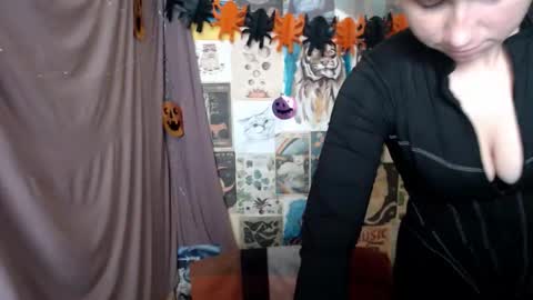 veryveryvery_shy online show from October 28, 3:54 am