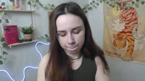 veryveryvery_shy online show from April 13, 5:24 am