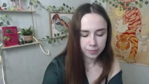 veryveryvery_shy online show from April 25, 5:43 am