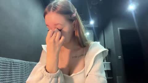 Esta online show from November 4, 2:16 pm