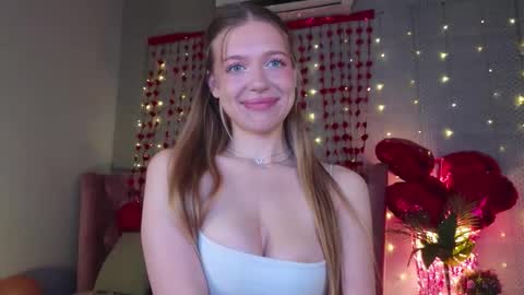 Snapshot of vi__sky chatting on February 15, 7:51 am Alice please dont forget to thumbs up me online show from February 15, 7:51 am