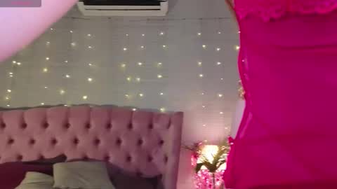 Snapshot of vi__sky chatting on February 20, 5:15 am Alice please dont forget to thumbs up me online show from February 20, 5:15 am