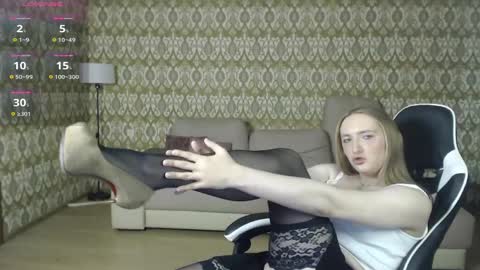 vi_luxxxy online show from April 23, 2:02 am