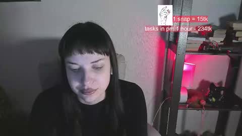 Snapshot of vi_vikkk chatting on March 4, 5:45 pm VIKA online show from March 4, 5:45 pm