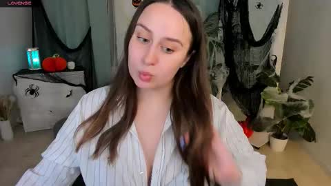 Camilla online show from October 24, 10:55 am