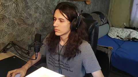 Snapshot of vialeras chatting on December 6, 4:03 am vialeras online show from December 6, 4:03 am