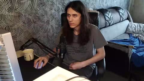 Snapshot of vialeras chatting on December 7, 5:04 am vialeras online show from December 7, 5:04 am