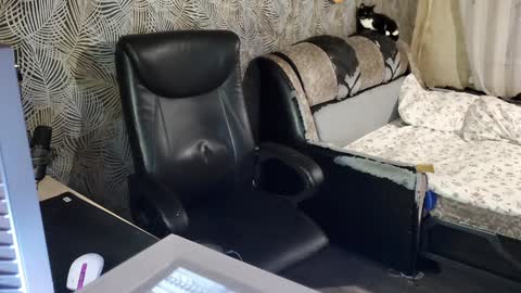 Snapshot of vialeras chatting on December 9, 2:13 am vialeras online show from December 9, 2:13 am