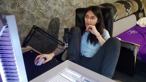 Snapshot of vialeras chatting on December 22, 2:39 am vialeras online show from December 22, 2:39 am