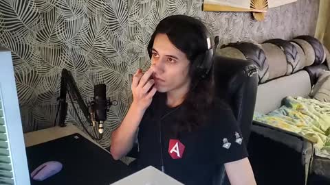 Snapshot of vialeras chatting on December 28, 5:55 am vialeras online show from December 28, 5:55 am