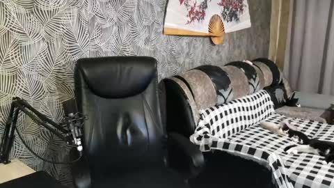 Snapshot of vialeras chatting on February 9, 12:28 am vialeras online show from February 9, 12:28 am