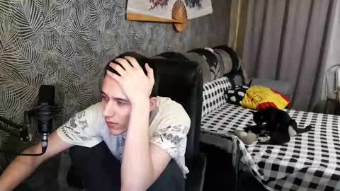 Snapshot of vialeras chatting on February 11, 11:01 pm vialeras online show from February 11, 11:01 pm