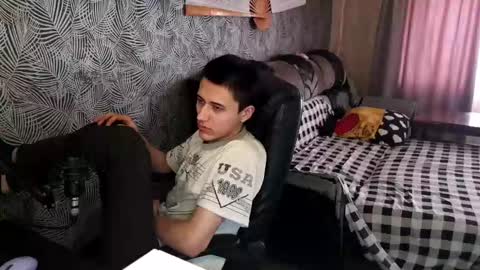 Snapshot of vialeras chatting on February 13, 7:24 am vialeras online show from February 13, 7:24 am