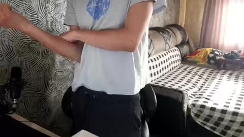 Snapshot of vialeras chatting on February 15, 7:27 am vialeras online show from February 15, 7:27 am